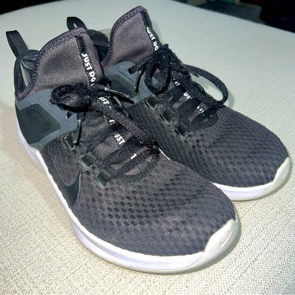 Nike Women's Air Max Bella TR 2 Training Shoes AQ7492-002 Black White Size 8 US - Picture 1 of 10